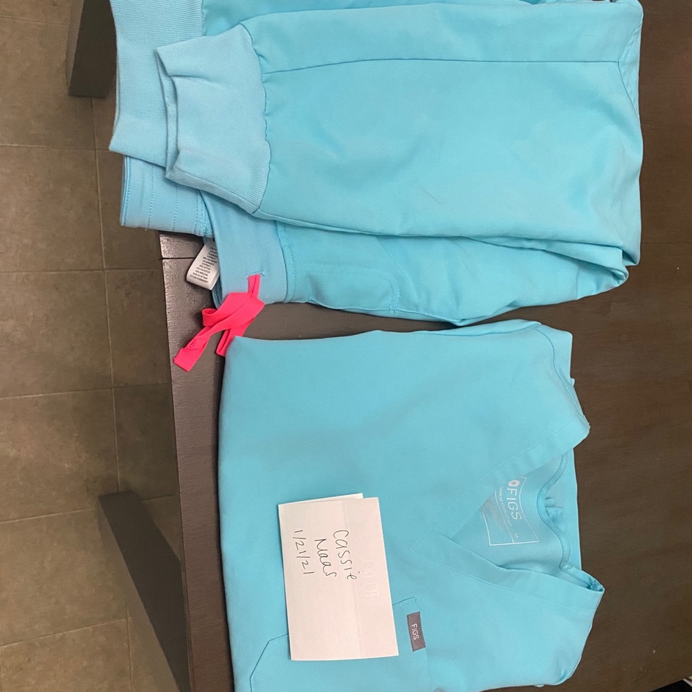 Medium Neon Blue Figs